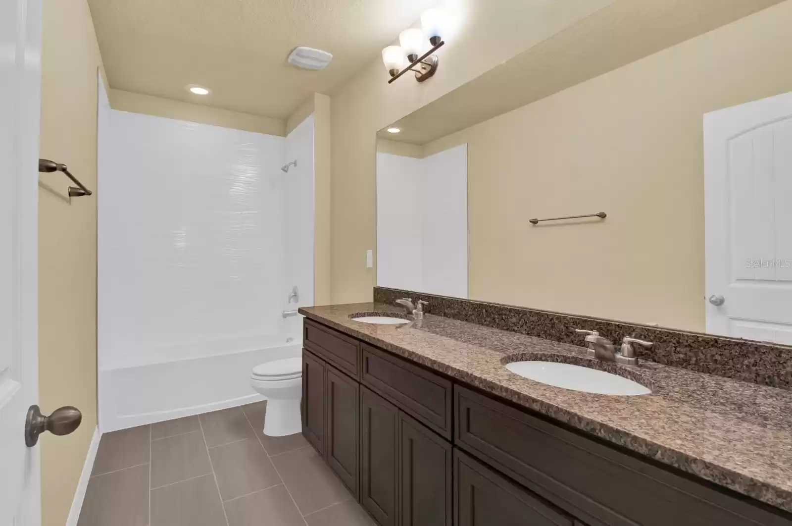 9987 TAWNY MEADOW ALLEY, WINTER GARDEN, Florida 34787, 3 Bedrooms Bedrooms, ,2 BathroomsBathrooms,Residential,For Sale,TAWNY MEADOW,MFRO6228065