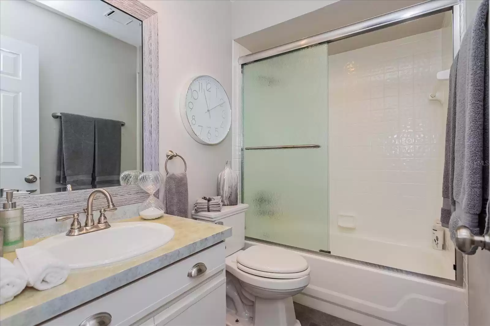 Guest Bath situated between the two guest bedrooms with tub/shower combo and sliders for a clean look.