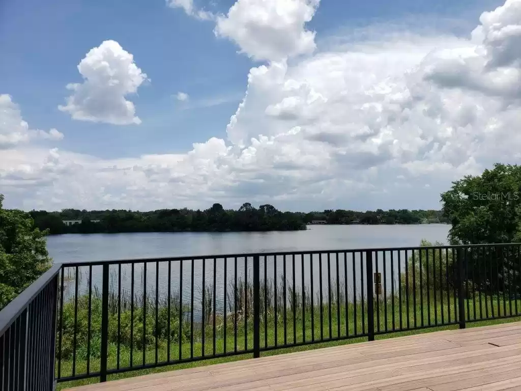 305 LAKEPOINTE DRIVE, ALTAMONTE SPRINGS, Florida 32701, 2 Bedrooms Bedrooms, ,2 BathroomsBathrooms,Residential Lease,For Rent,LAKEPOINTE,MFRO6256335