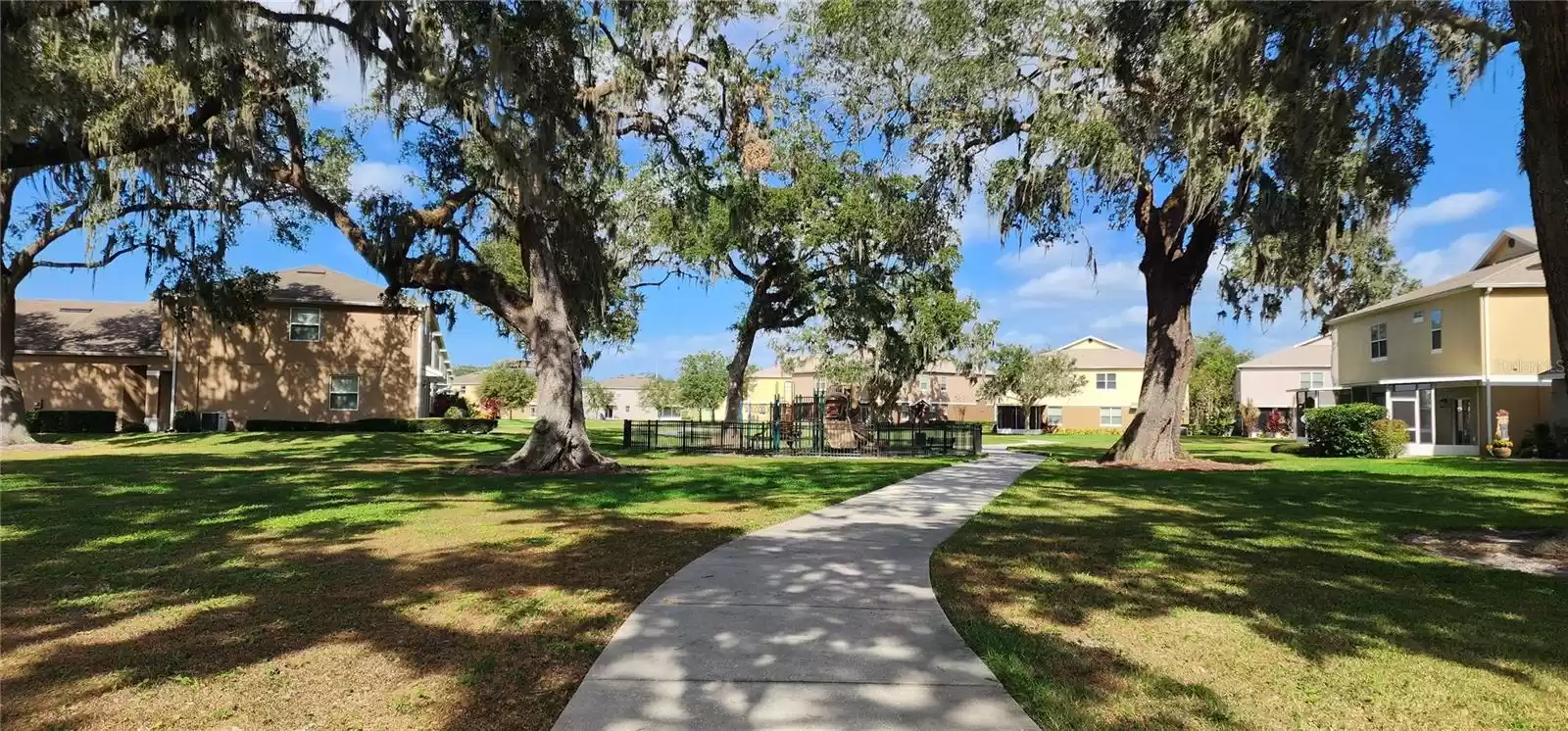 1468 SCARLET OAK LOOP, WINTER GARDEN, Florida 34787, 3 Bedrooms Bedrooms, ,2 BathroomsBathrooms,Residential,For Sale,SCARLET OAK,MFRO6257336