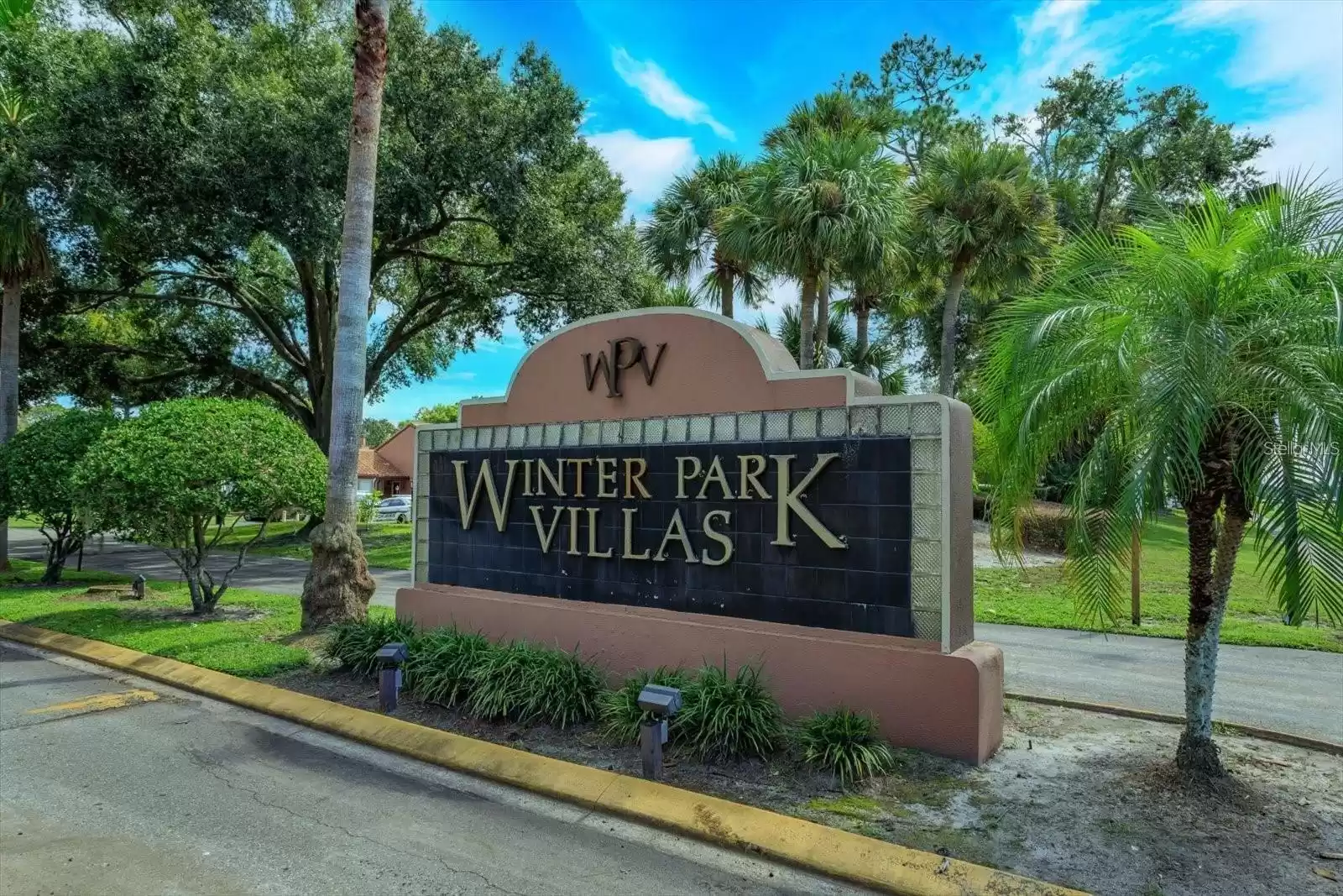 608 MONTEGO BAY COURT, WINTER PARK, Florida 32792, 2 Bedrooms Bedrooms, ,2 BathroomsBathrooms,Residential Lease,For Rent,MONTEGO BAY,MFRO6257752