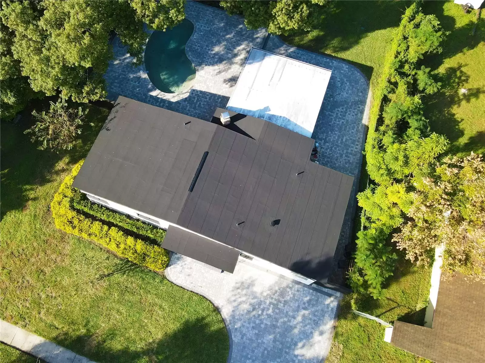 Overhead view of the pool, paver sundeck, and screen enclosed patio roof