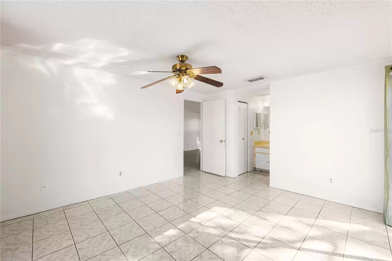 9102 POST OAK COURT, TAMPA, Florida 33615, 3 Bedrooms Bedrooms, ,2 BathroomsBathrooms,Residential,For Sale,POST OAK,MFRTB8322173