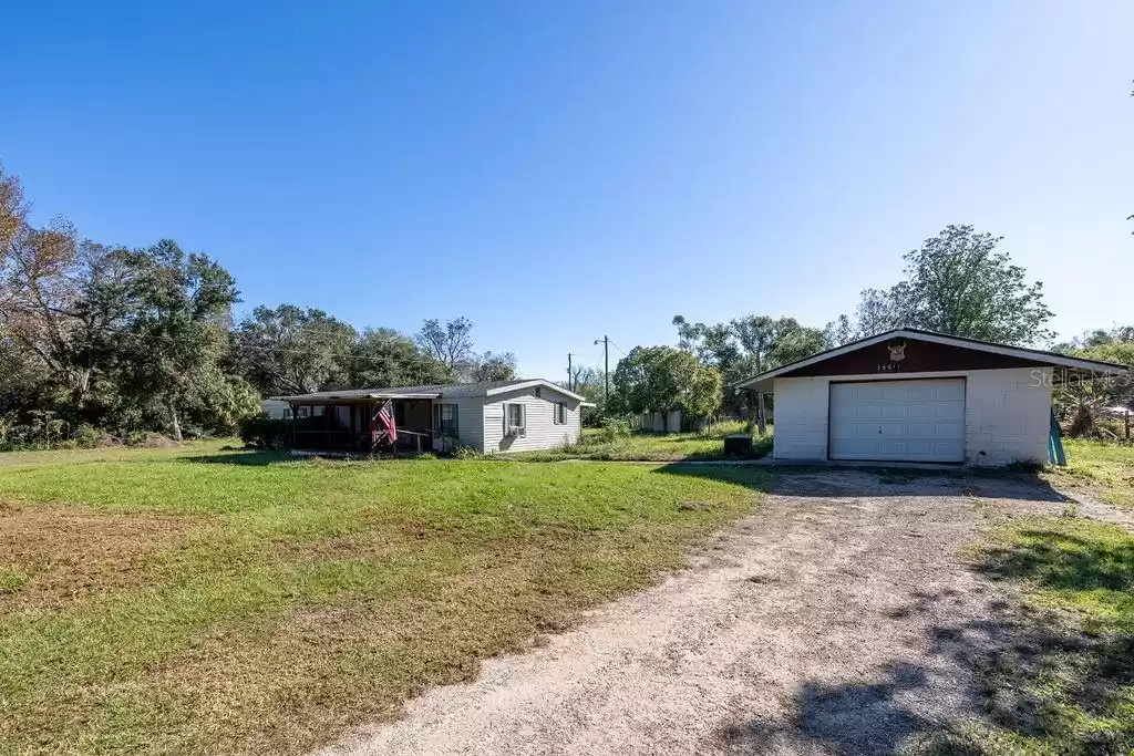 15518 LAKE APOPKA ROAD, CLERMONT, Florida 34715, 3 Bedrooms Bedrooms, ,1 BathroomBathrooms,Residential,For Sale,LAKE APOPKA,MFRO6257633