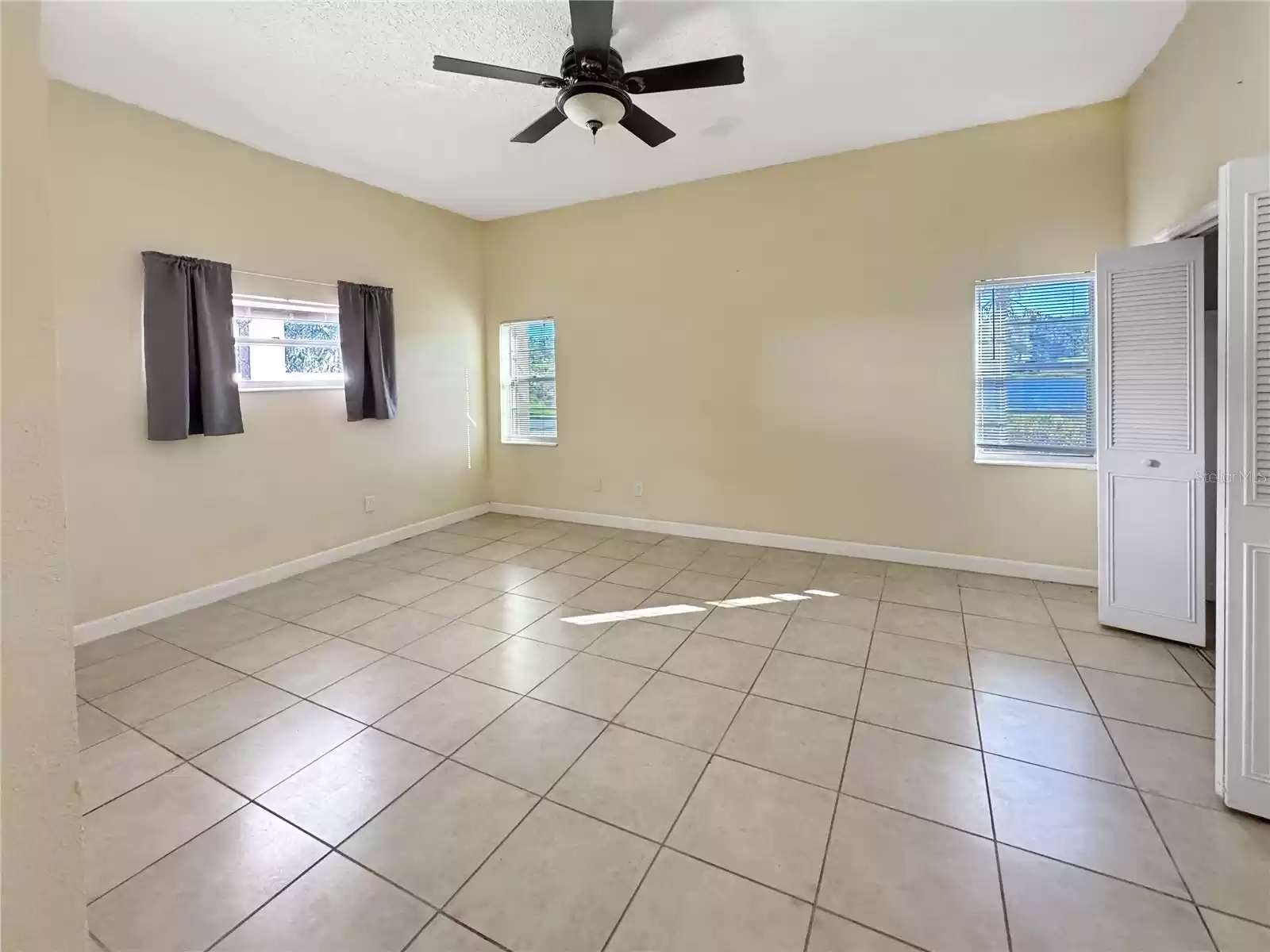 91 SUNNYSIDE DRIVE, CLERMONT, Florida 34711, 3 Bedrooms Bedrooms, ,3 BathroomsBathrooms,Residential Lease,For Rent,SUNNYSIDE,MFRO6258528