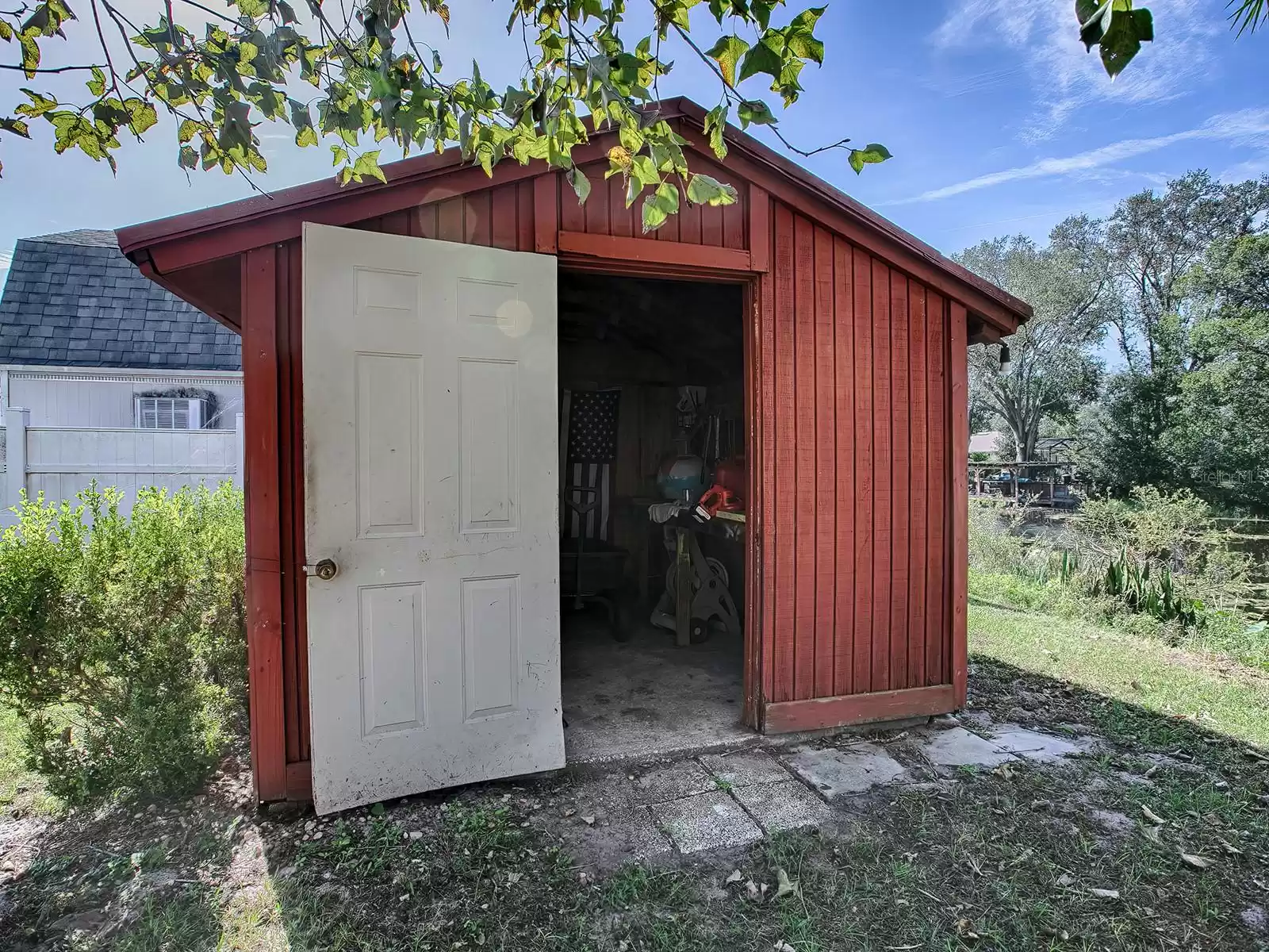 27719 LOIS DRIVE, TAVARES, Florida 32778, 3 Bedrooms Bedrooms, ,2 BathroomsBathrooms,Residential,For Sale,LOIS,MFRG5089431