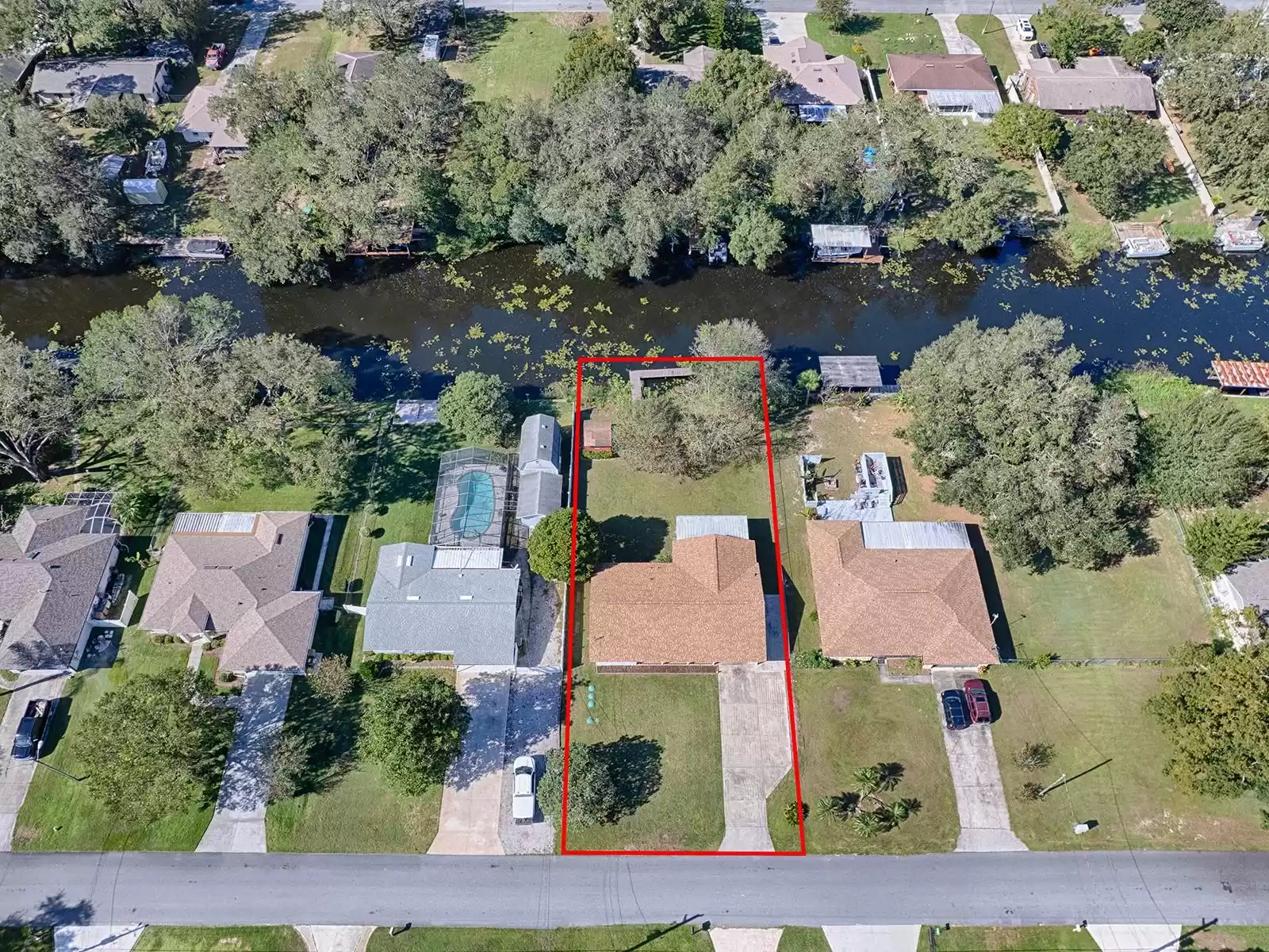 27719 LOIS DRIVE, TAVARES, Florida 32778, 3 Bedrooms Bedrooms, ,2 BathroomsBathrooms,Residential,For Sale,LOIS,MFRG5089431