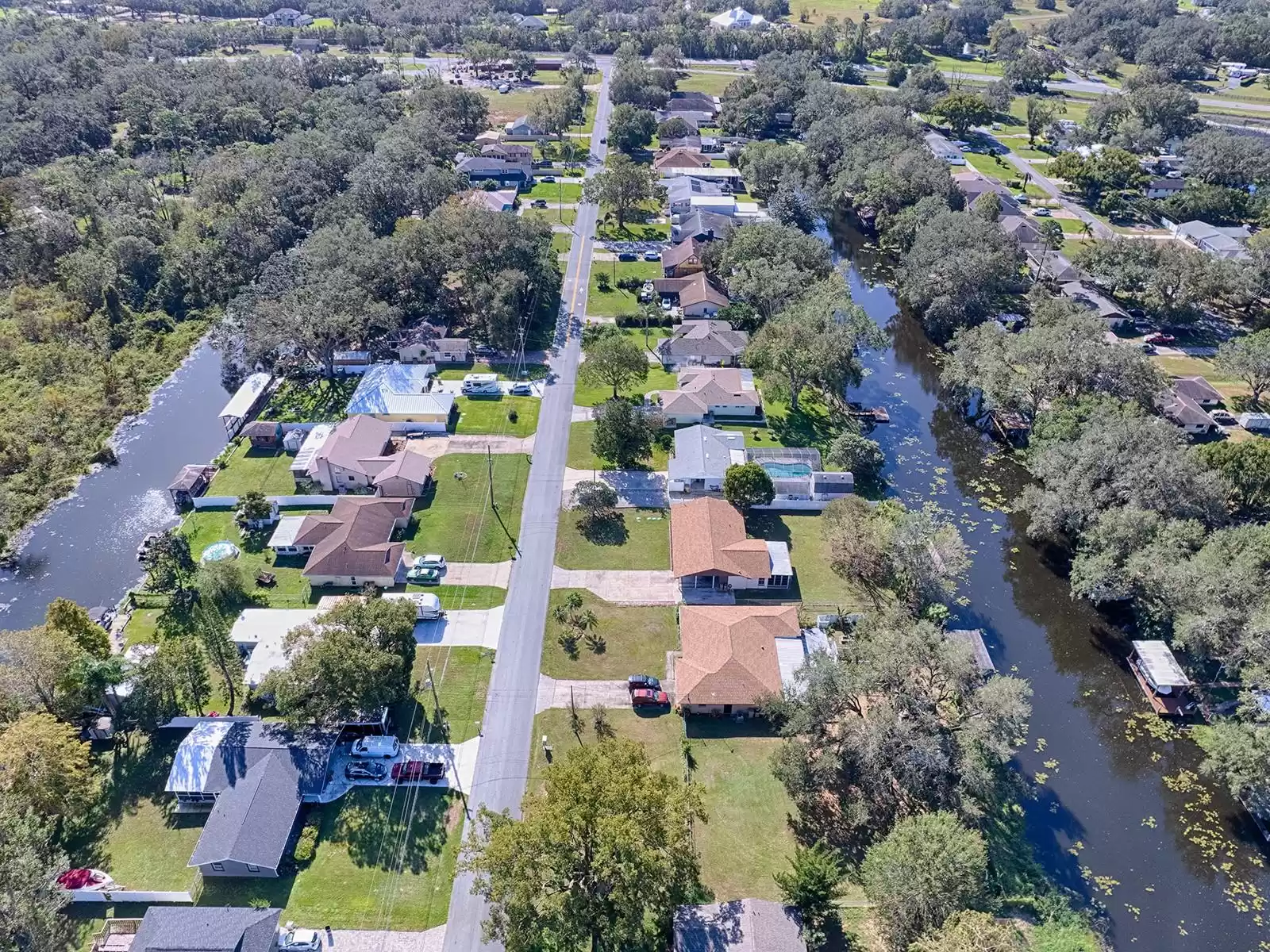 27719 LOIS DRIVE, TAVARES, Florida 32778, 3 Bedrooms Bedrooms, ,2 BathroomsBathrooms,Residential,For Sale,LOIS,MFRG5089431