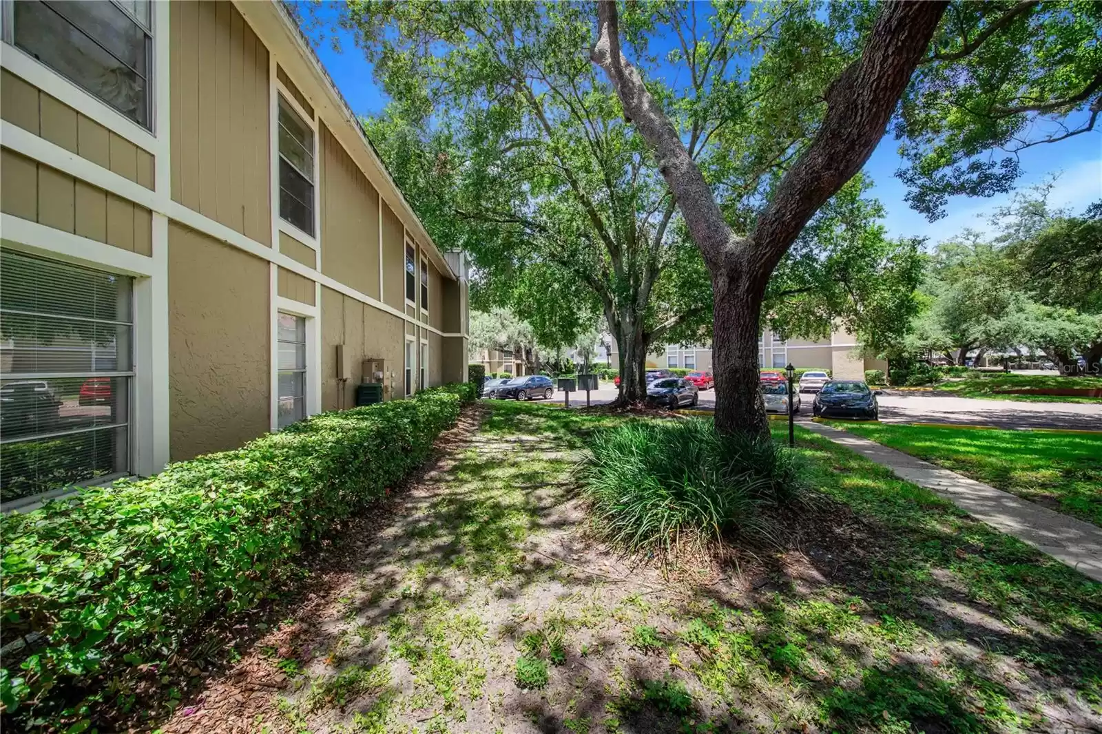 14313 HANGING MOSS CIRCLE, TAMPA, Florida 33613, 2 Bedrooms Bedrooms, ,2 BathroomsBathrooms,Residential,For Sale,HANGING MOSS,MFRL4946284