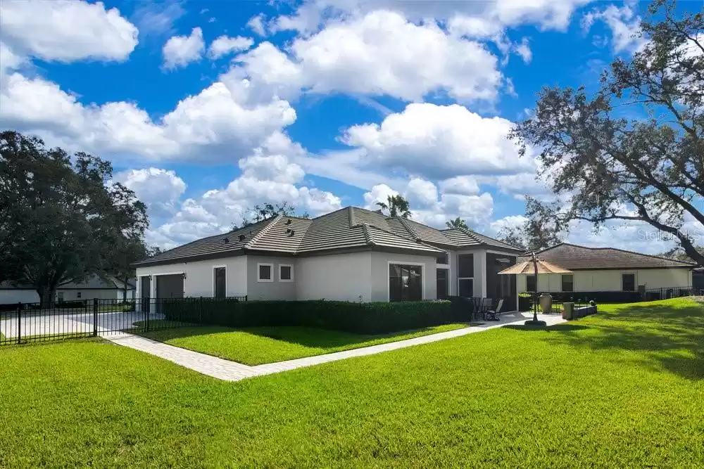 shows walk path around to driveway