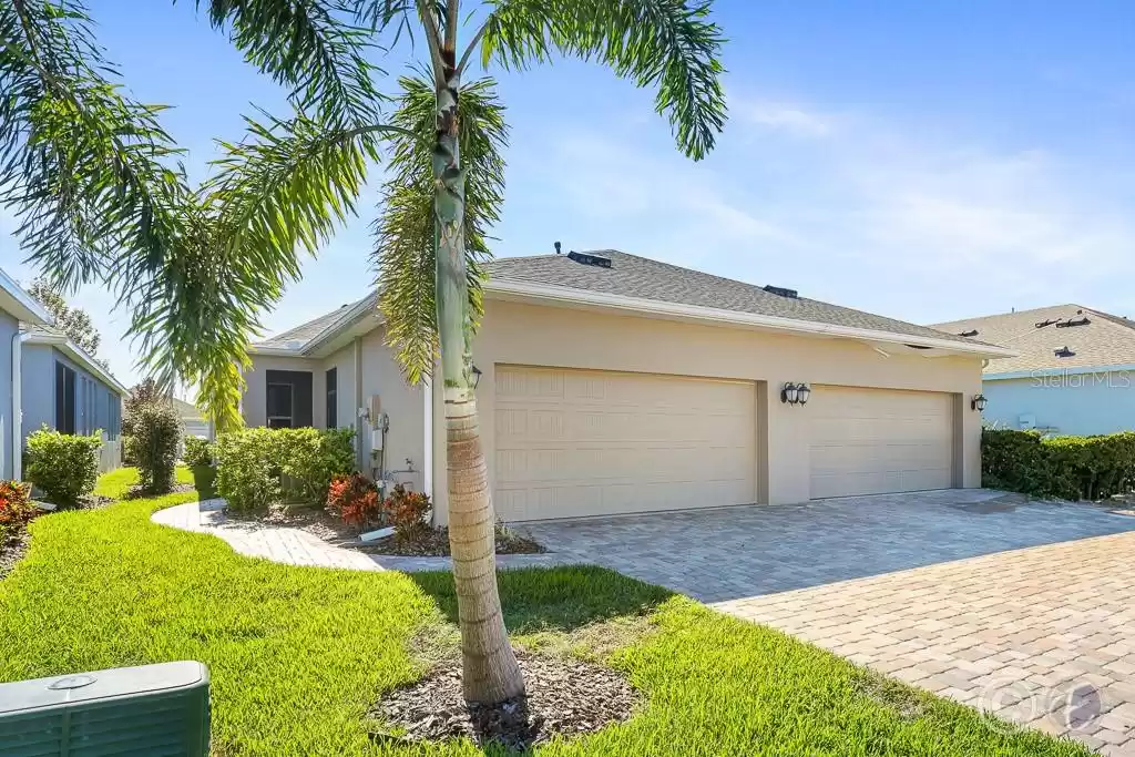 13892 KINGFISHER GLEN DRIVE, LITHIA, Florida 33547, 2 Bedrooms Bedrooms, ,2 BathroomsBathrooms,Residential Lease,For Rent,KINGFISHER GLEN,MFRTB8322648