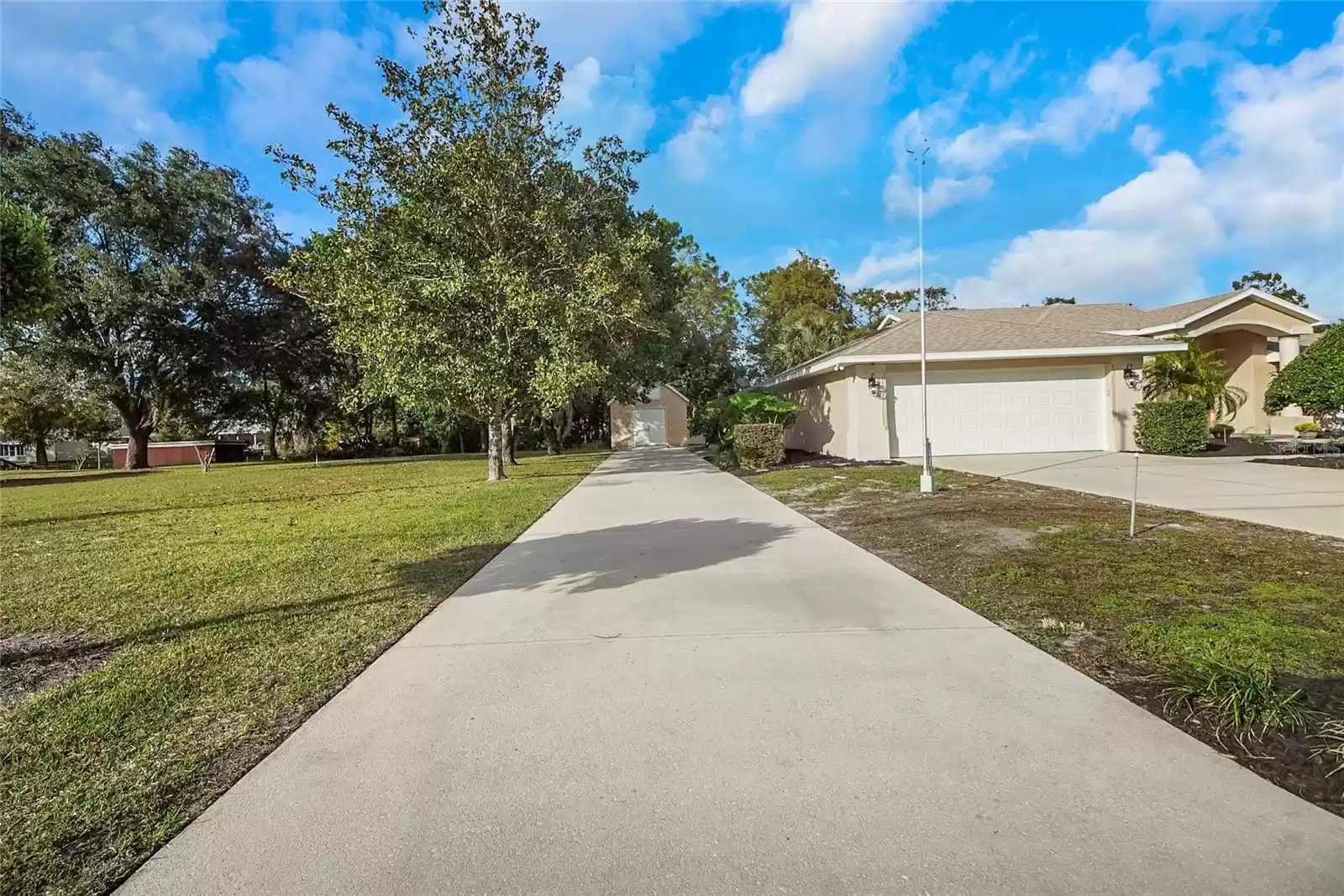 12425 PINE ISLAND DRIVE, LEESBURG, Florida 34788, 3 Bedrooms Bedrooms, ,2 BathroomsBathrooms,Residential,For Sale,PINE ISLAND,MFRG5089432