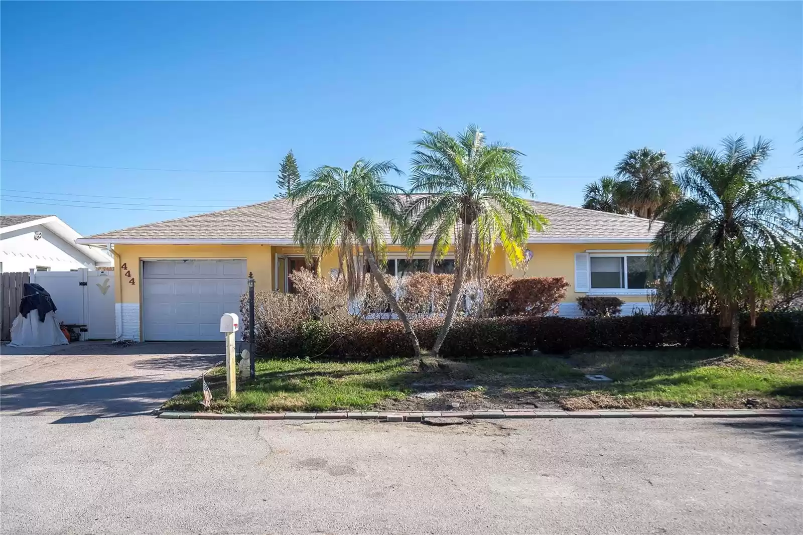 444 90TH AVENUE, ST PETE BEACH, Florida 33706, 2 Bedrooms Bedrooms, ,2 BathroomsBathrooms,Residential,For Sale,90TH,MFRTB8322774