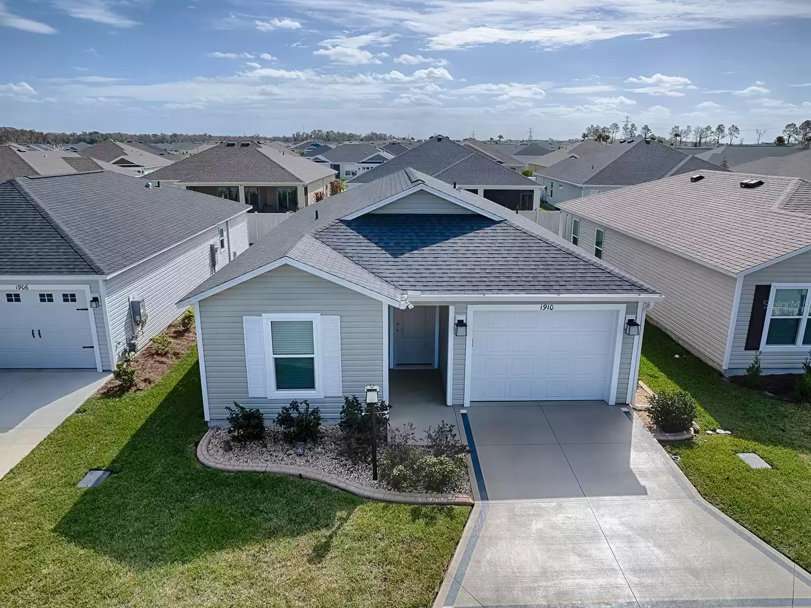 1910 HUX COURT, THE VILLAGES, Florida 34762, 2 Bedrooms Bedrooms, ,2 BathroomsBathrooms,Residential,For Sale,HUX,MFRG5089558