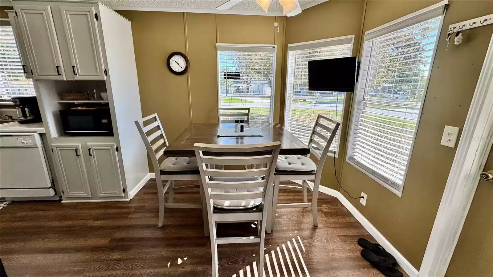 Breakfast Nook/Dinette