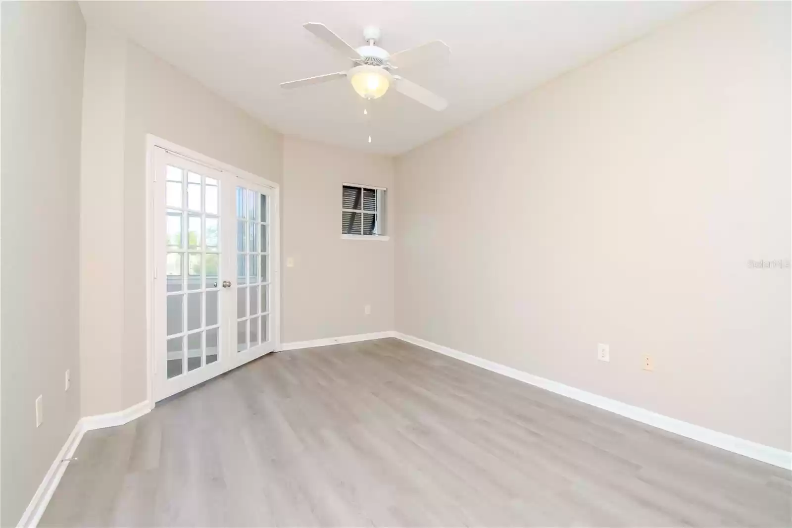 Bedroom w/ Walk-In Closet