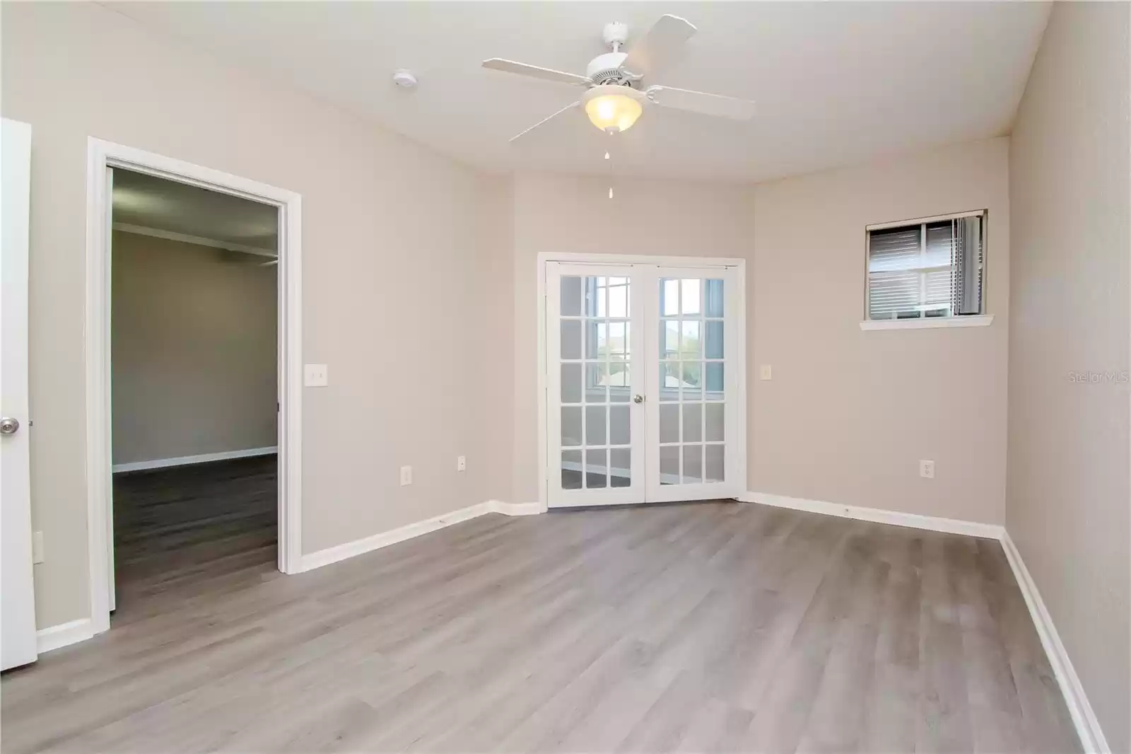 Bedroom w/ Walk-In Closet