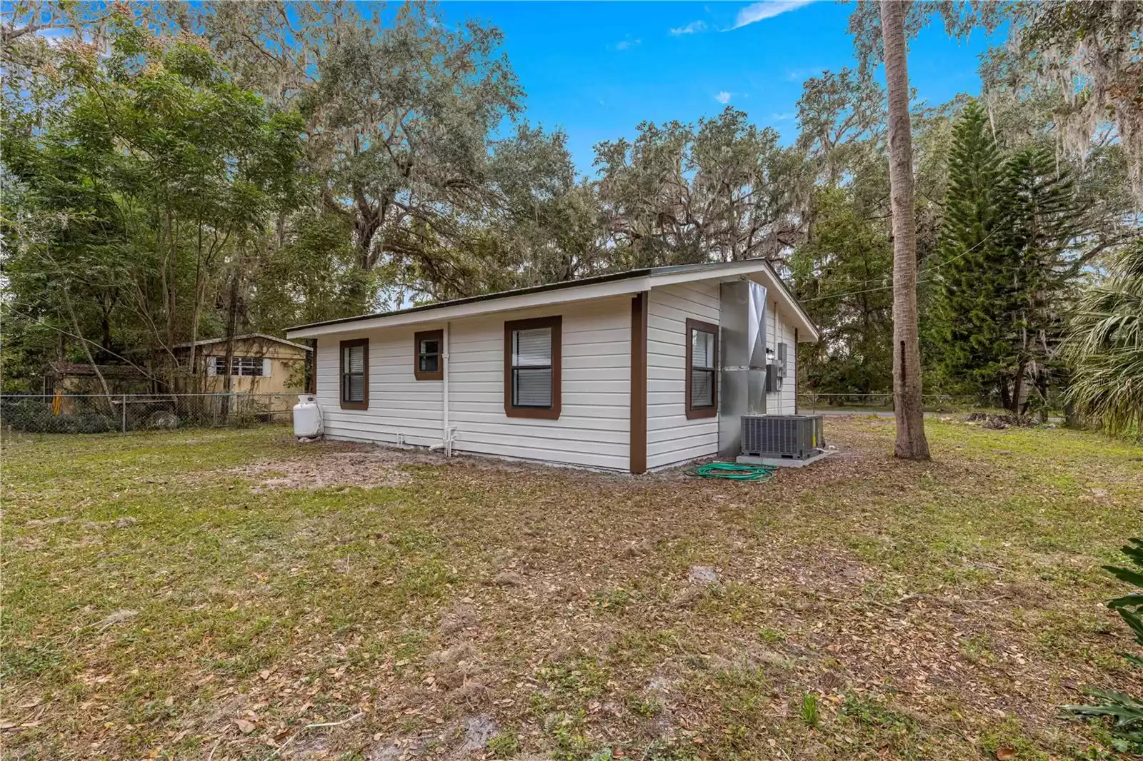 2677 CR 422, LAKE PANASOFFKEE, Florida 33538, 2 Bedrooms Bedrooms, ,1 BathroomBathrooms,Residential,For Sale,CR 422,MFRO6257360