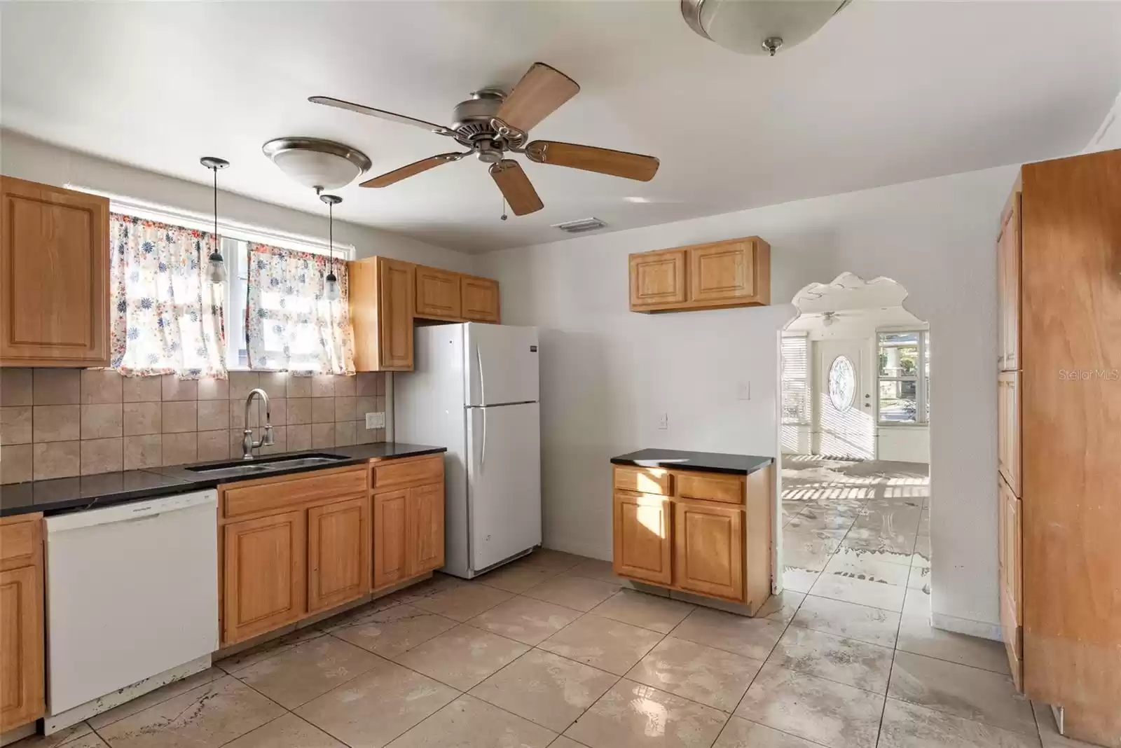 2425 STUART STREET, TAMPA, Florida 33605, 2 Bedrooms Bedrooms, ,1 BathroomBathrooms,Residential,For Sale,STUART,MFRTB8322482