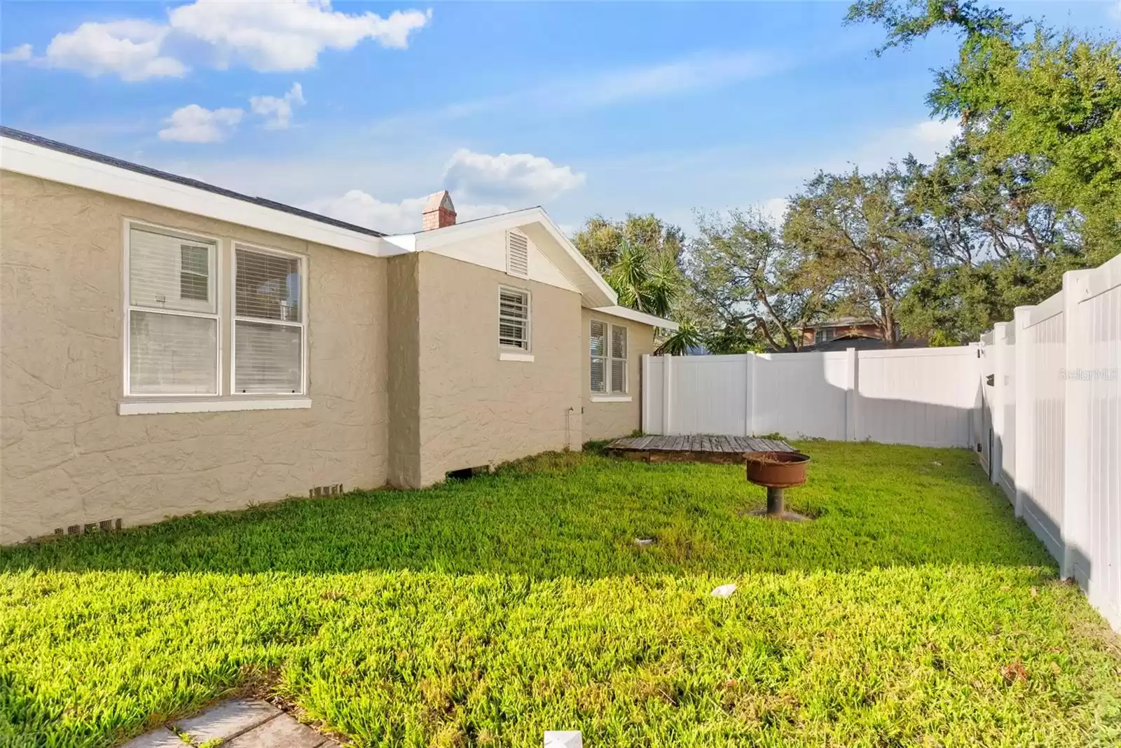 2425 STUART STREET, TAMPA, Florida 33605, 2 Bedrooms Bedrooms, ,1 BathroomBathrooms,Residential,For Sale,STUART,MFRTB8322482