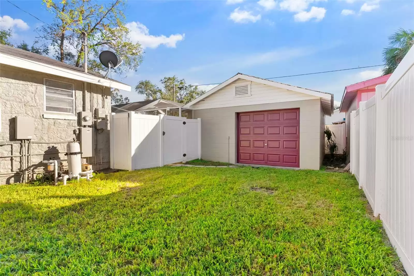 2425 STUART STREET, TAMPA, Florida 33605, 2 Bedrooms Bedrooms, ,1 BathroomBathrooms,Residential,For Sale,STUART,MFRTB8322482