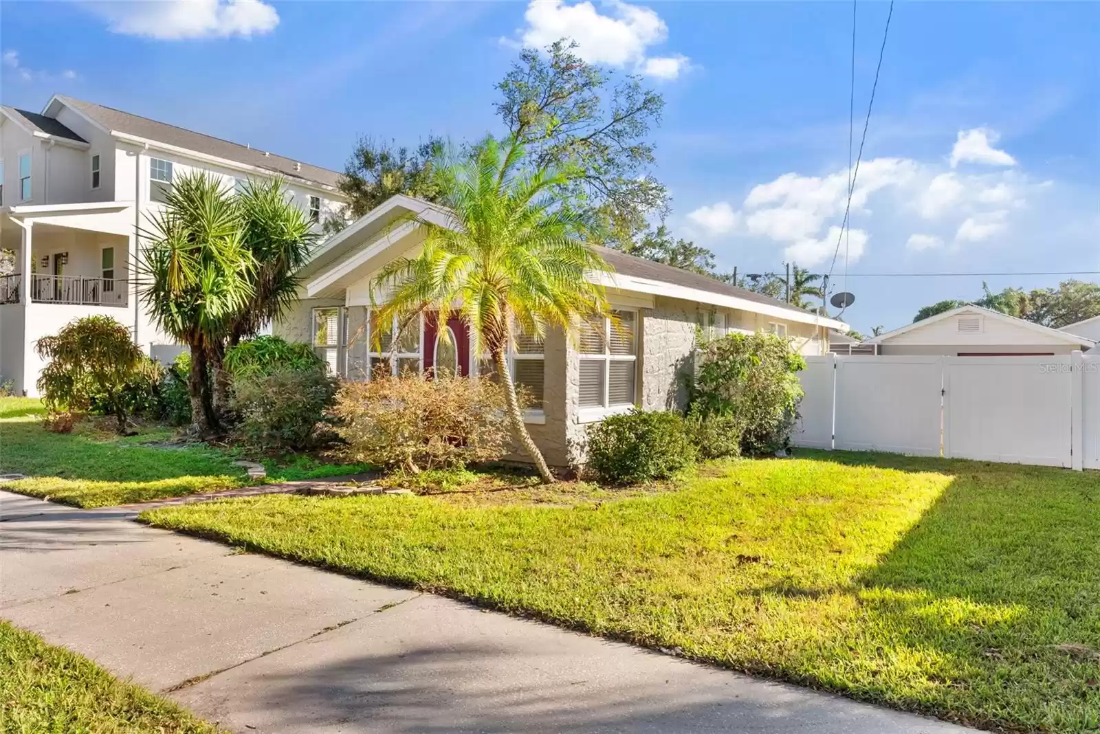 2425 STUART STREET, TAMPA, Florida 33605, 2 Bedrooms Bedrooms, ,1 BathroomBathrooms,Residential,For Sale,STUART,MFRTB8322482