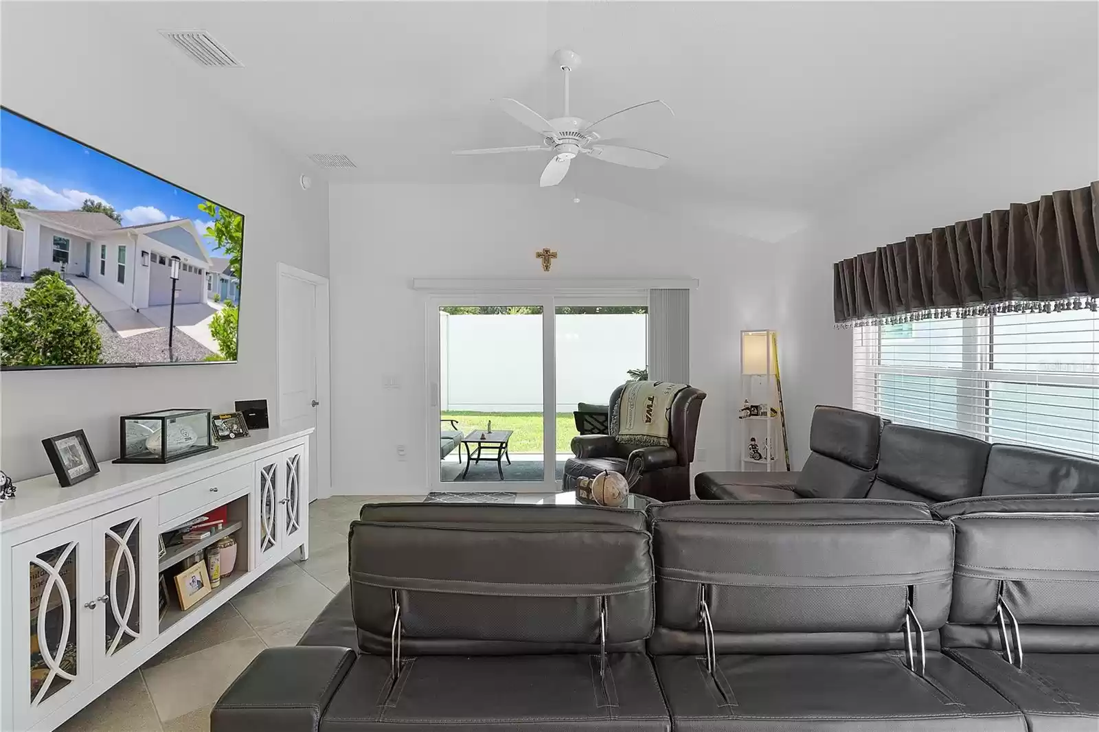 5238 DALESSANDRO ROAD, THE VILLAGES, Florida 32163, 2 Bedrooms Bedrooms, ,2 BathroomsBathrooms,Residential,For Sale,DALESSANDRO,MFRG5089364