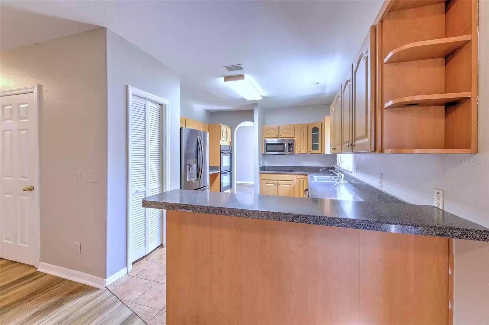 Kitchen w/ large pantry closet