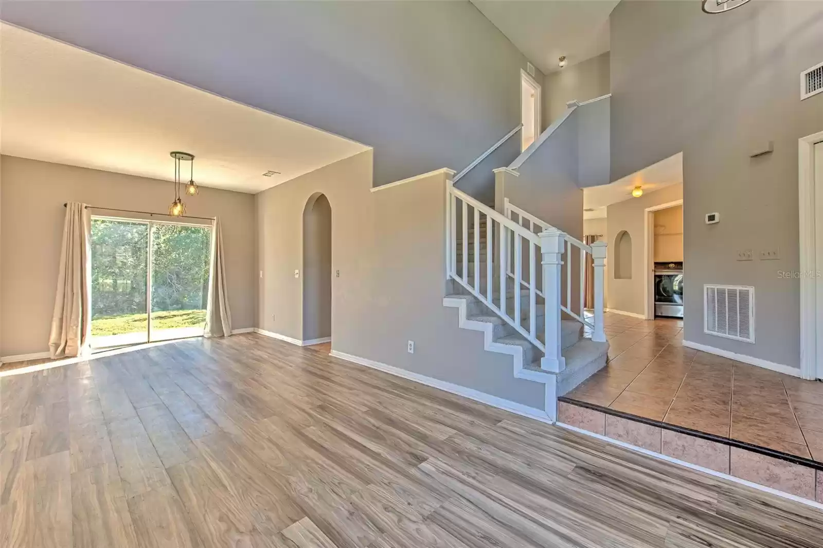 Open Floor Plan, Grand Staircase, 18ft Vaulted ceiling