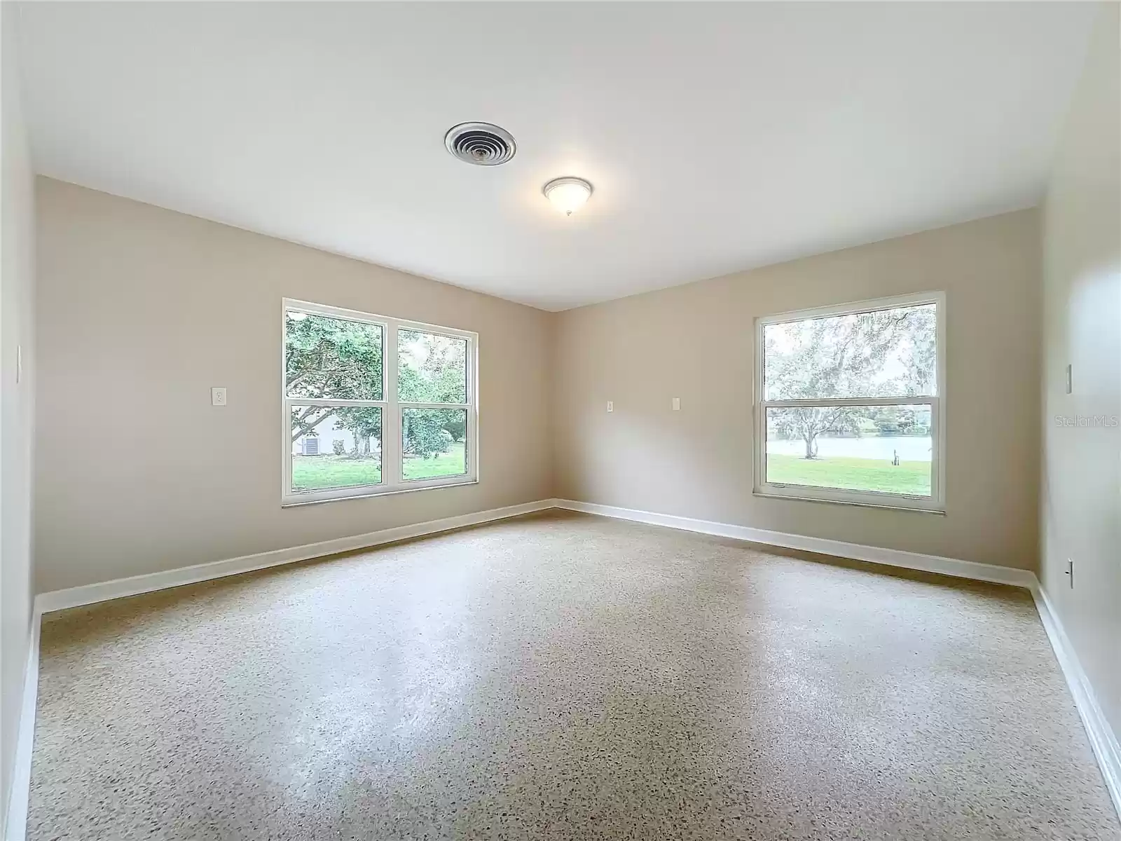 119 LAKE DRIVE, OVIEDO, Florida 32765, 3 Bedrooms Bedrooms, ,2 BathroomsBathrooms,Residential,For Sale,LAKE,MFRO6258962