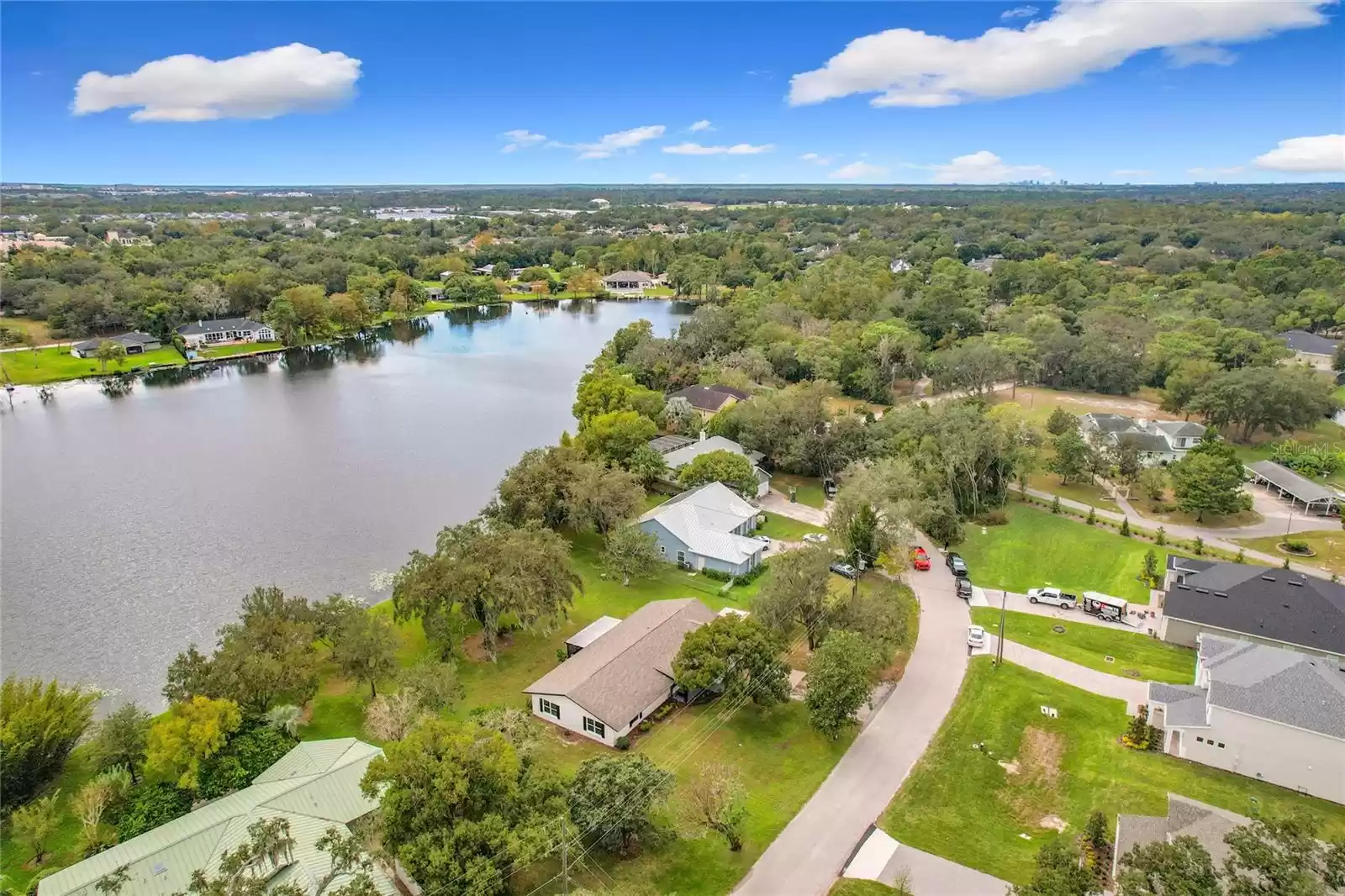 119 LAKE DRIVE, OVIEDO, Florida 32765, 3 Bedrooms Bedrooms, ,2 BathroomsBathrooms,Residential,For Sale,LAKE,MFRO6258962