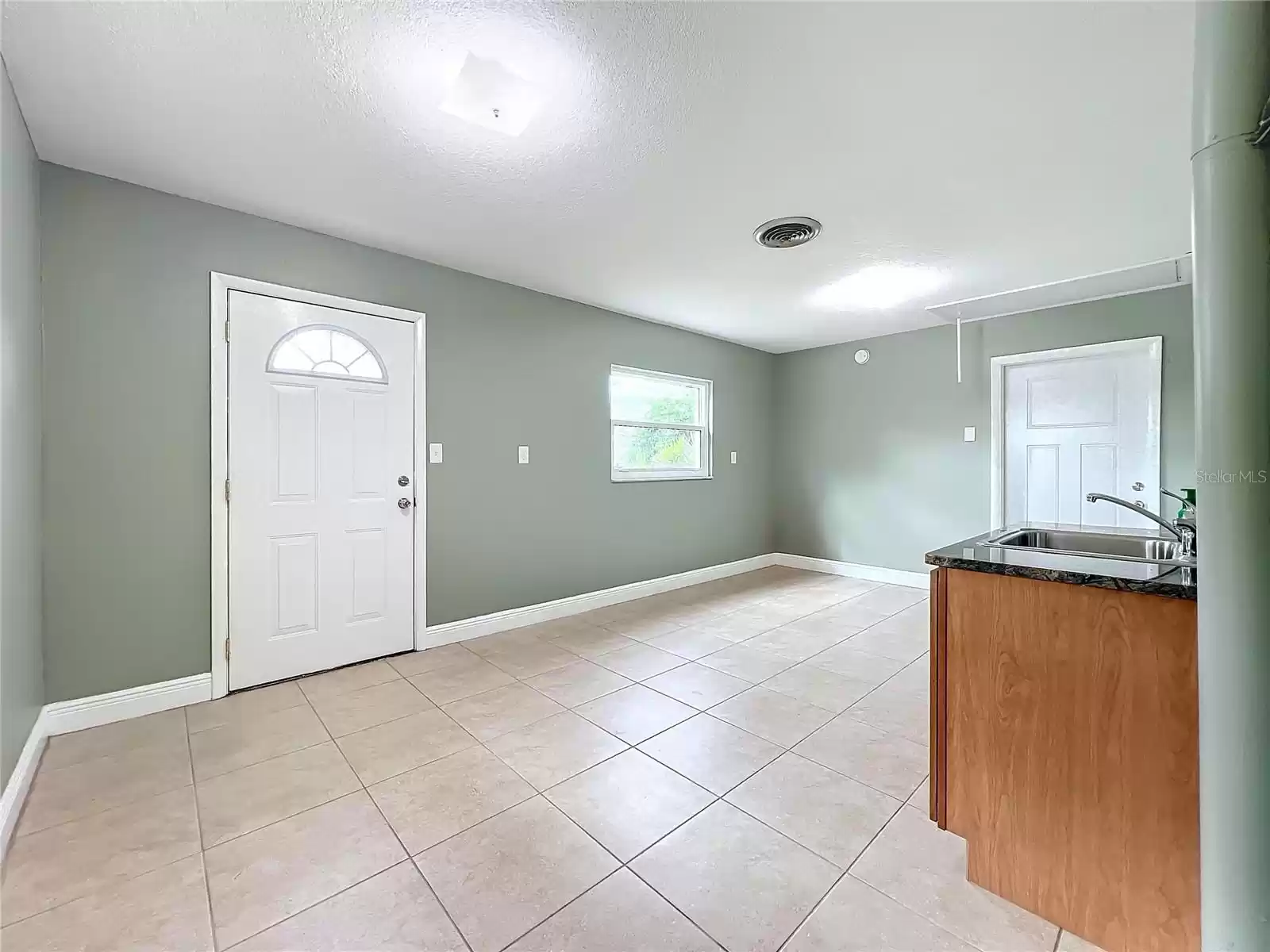 119 LAKE DRIVE, OVIEDO, Florida 32765, 3 Bedrooms Bedrooms, ,2 BathroomsBathrooms,Residential,For Sale,LAKE,MFRO6258962