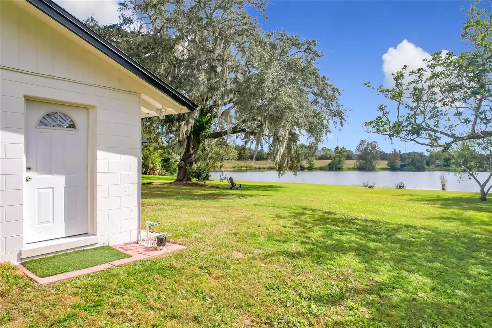 119 LAKE DRIVE, OVIEDO, Florida 32765, 3 Bedrooms Bedrooms, ,2 BathroomsBathrooms,Residential,For Sale,LAKE,MFRO6258962