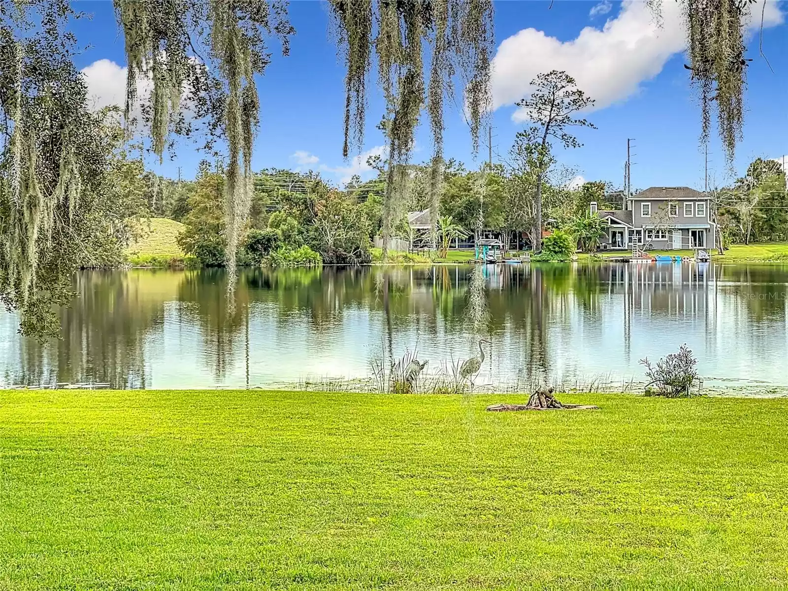 119 LAKE DRIVE, OVIEDO, Florida 32765, 3 Bedrooms Bedrooms, ,2 BathroomsBathrooms,Residential,For Sale,LAKE,MFRO6258962