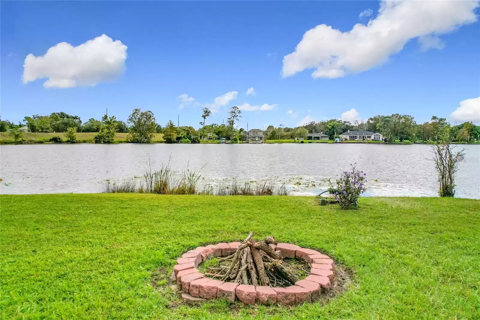 119 LAKE DRIVE, OVIEDO, Florida 32765, 3 Bedrooms Bedrooms, ,2 BathroomsBathrooms,Residential,For Sale,LAKE,MFRO6258962