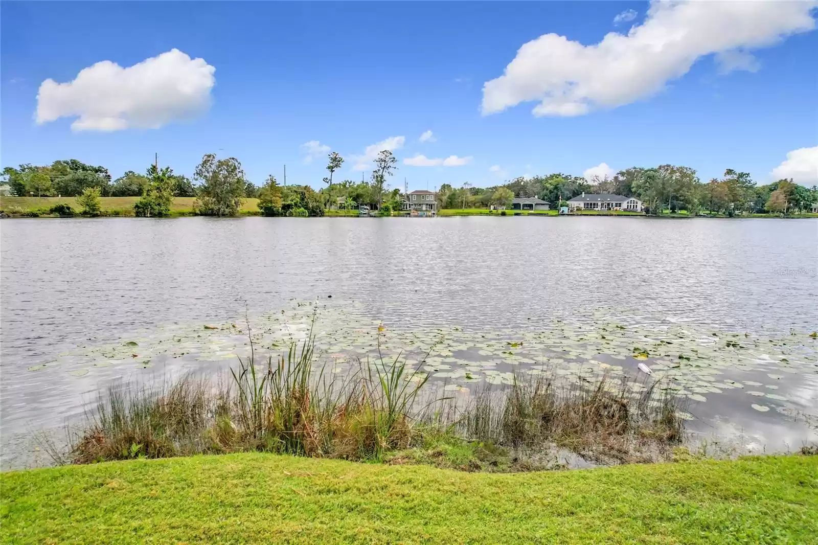 119 LAKE DRIVE, OVIEDO, Florida 32765, 3 Bedrooms Bedrooms, ,2 BathroomsBathrooms,Residential,For Sale,LAKE,MFRO6258962