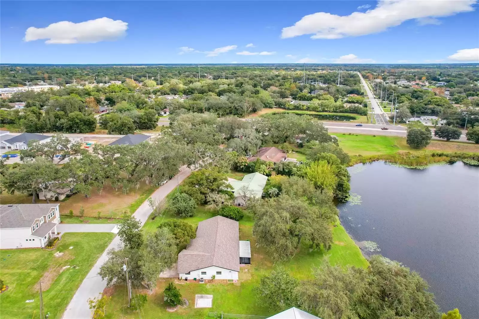 119 LAKE DRIVE, OVIEDO, Florida 32765, 3 Bedrooms Bedrooms, ,2 BathroomsBathrooms,Residential,For Sale,LAKE,MFRO6258962