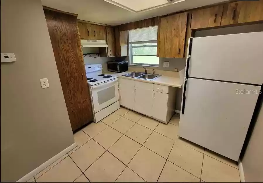 517 DADE AVENUE, LAKELAND, Florida 33815, 2 Bedrooms Bedrooms, ,1 BathroomBathrooms,Residential Lease,For Rent,DADE,MFRO6259472