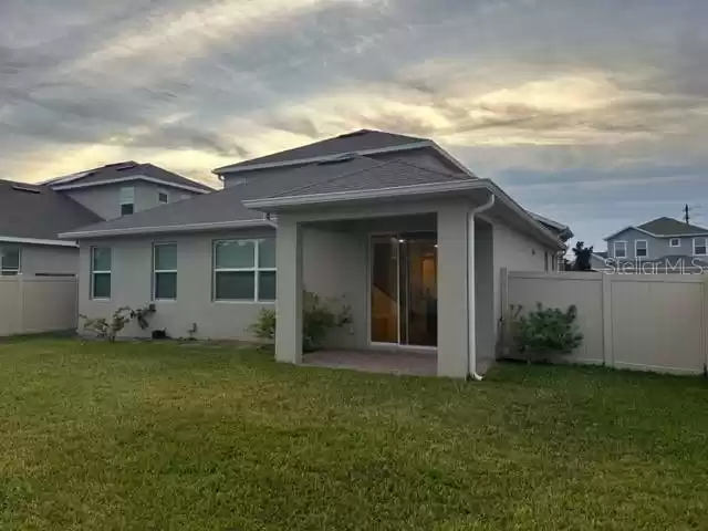 1222 CASTLEVECCHIO LOOP, ORLANDO, Florida 32825, 4 Bedrooms Bedrooms, ,2 BathroomsBathrooms,Residential,For Sale,CASTLEVECCHIO,MFRS5116001