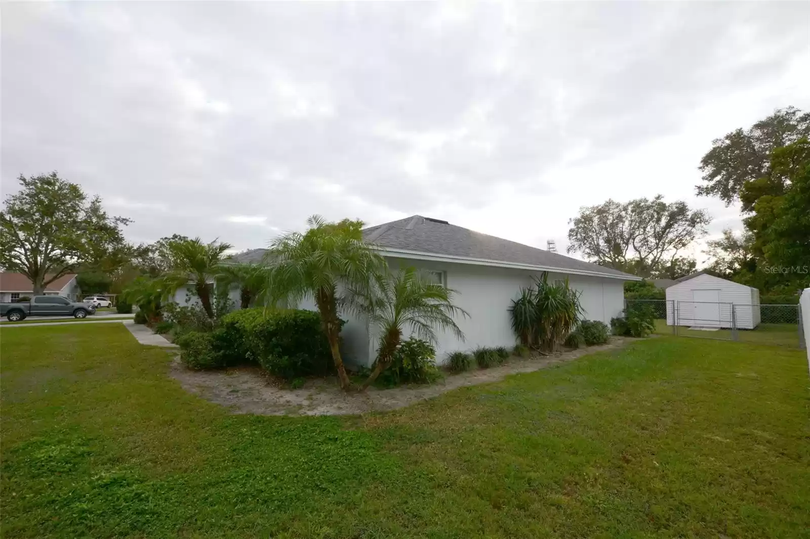 2556 ROSLYN LANE, LAKELAND, Florida 33812, 4 Bedrooms Bedrooms, ,2 BathroomsBathrooms,Residential,For Sale,ROSLYN,MFRL4948979