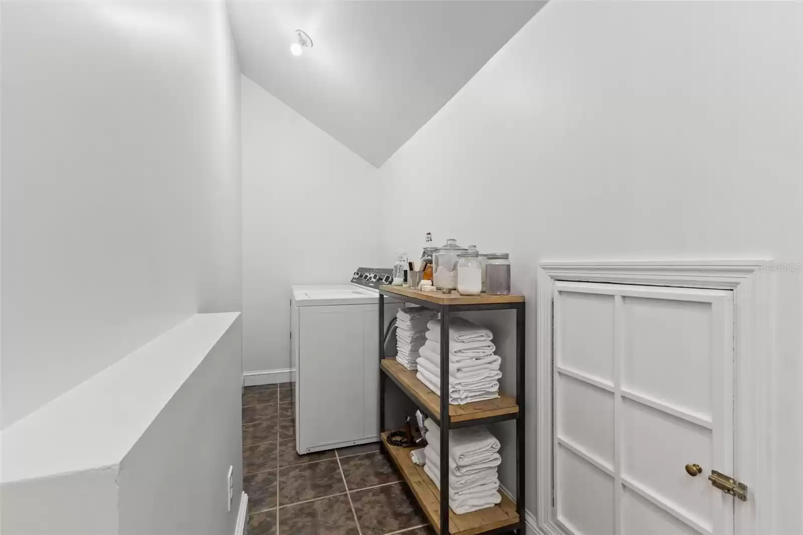 2nd Floor Laundry Room