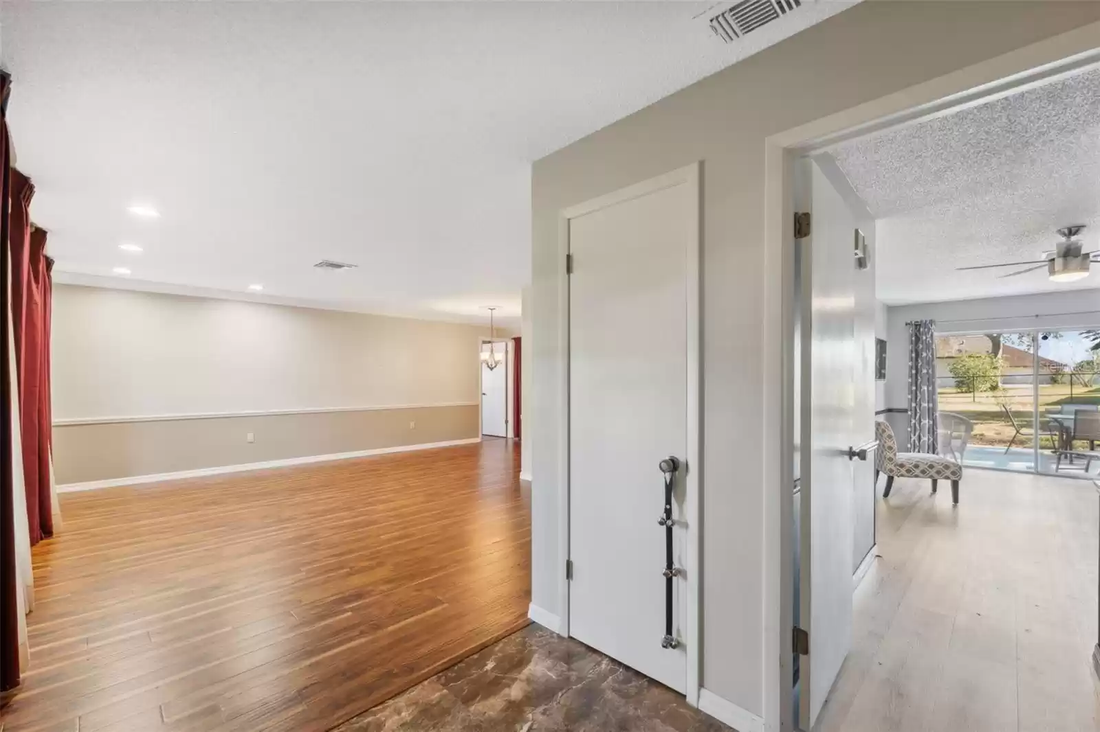 Foyer/Living Room