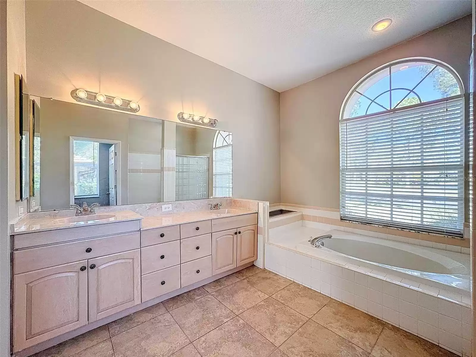 3218 CRESCENT OAKS BOULEVARD, TARPON SPRINGS, Florida 34688, 4 Bedrooms Bedrooms, ,3 BathroomsBathrooms,Residential,For Sale,CRESCENT OAKS,MFRW7870262