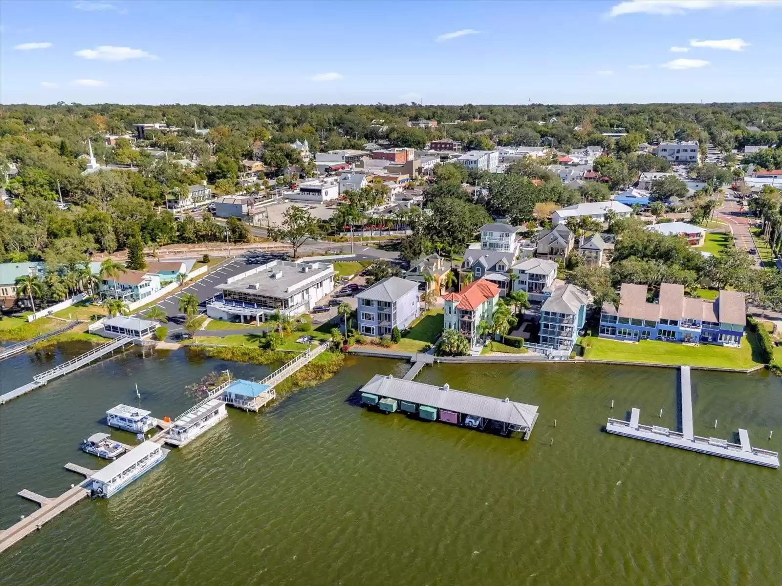 305 SHADOW HARBOUR LN, MOUNT DORA, Florida 32757, 4 Bedrooms Bedrooms, ,2 BathroomsBathrooms,Residential,For Sale,SHADOW HARBOUR LN,MFRG5088693