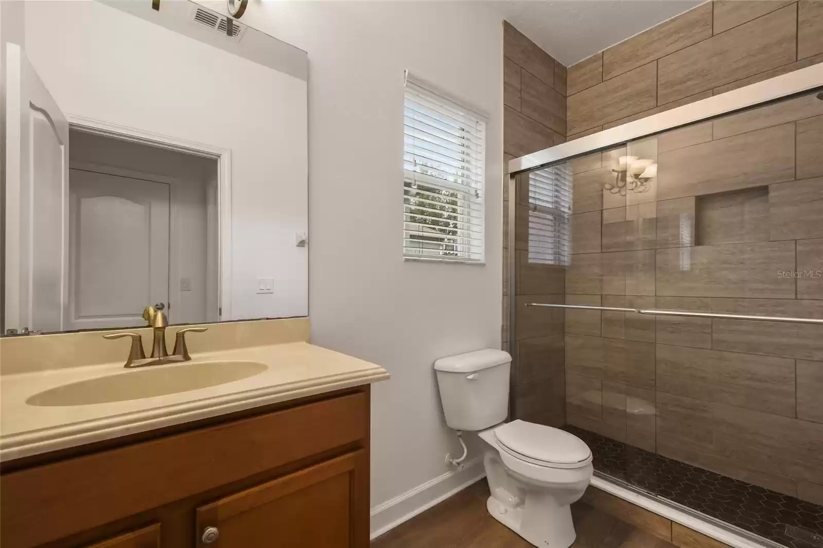 Renovatated and stylish shower tile brand new for 2024 - all the way to the ceiling!