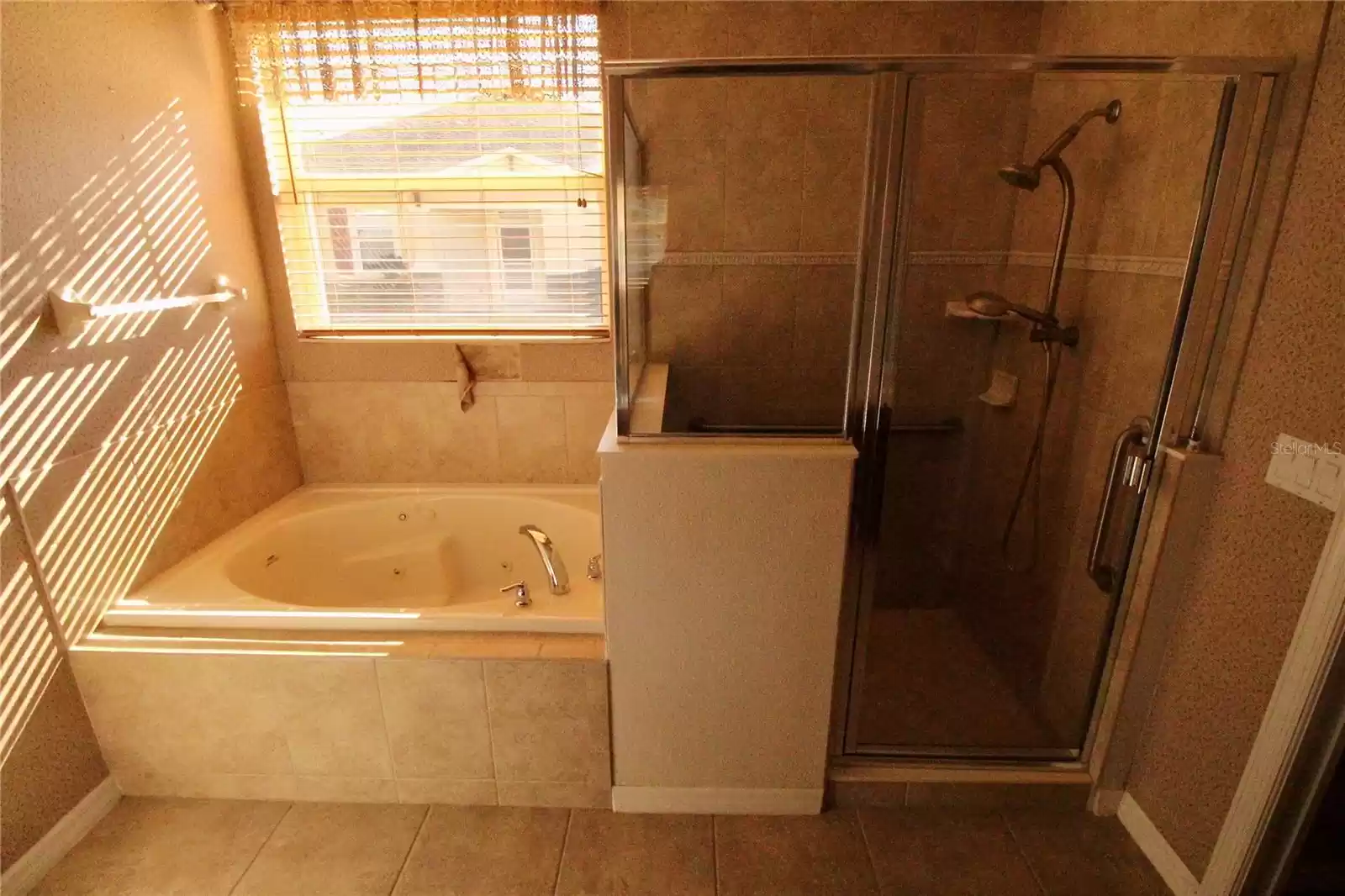 Tub with Shower