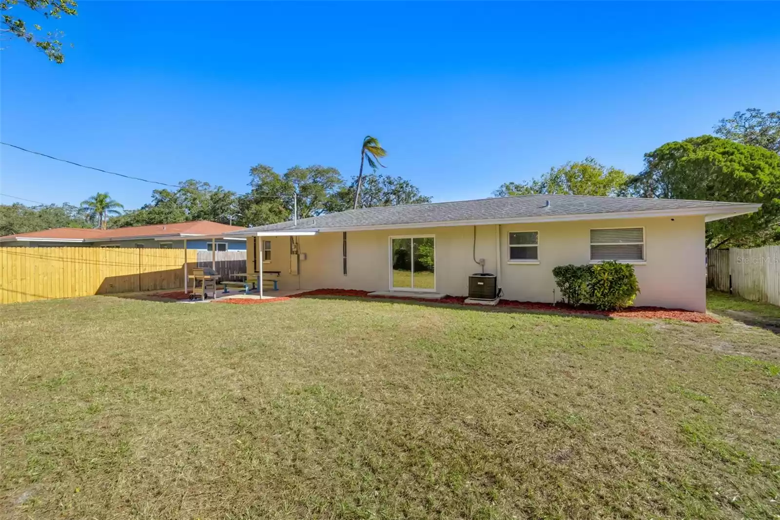 692 OAKWOOD DRIVE, DUNEDIN, Florida 34698, 3 Bedrooms Bedrooms, ,2 BathroomsBathrooms,Residential,For Sale,OAKWOOD,MFROM690059