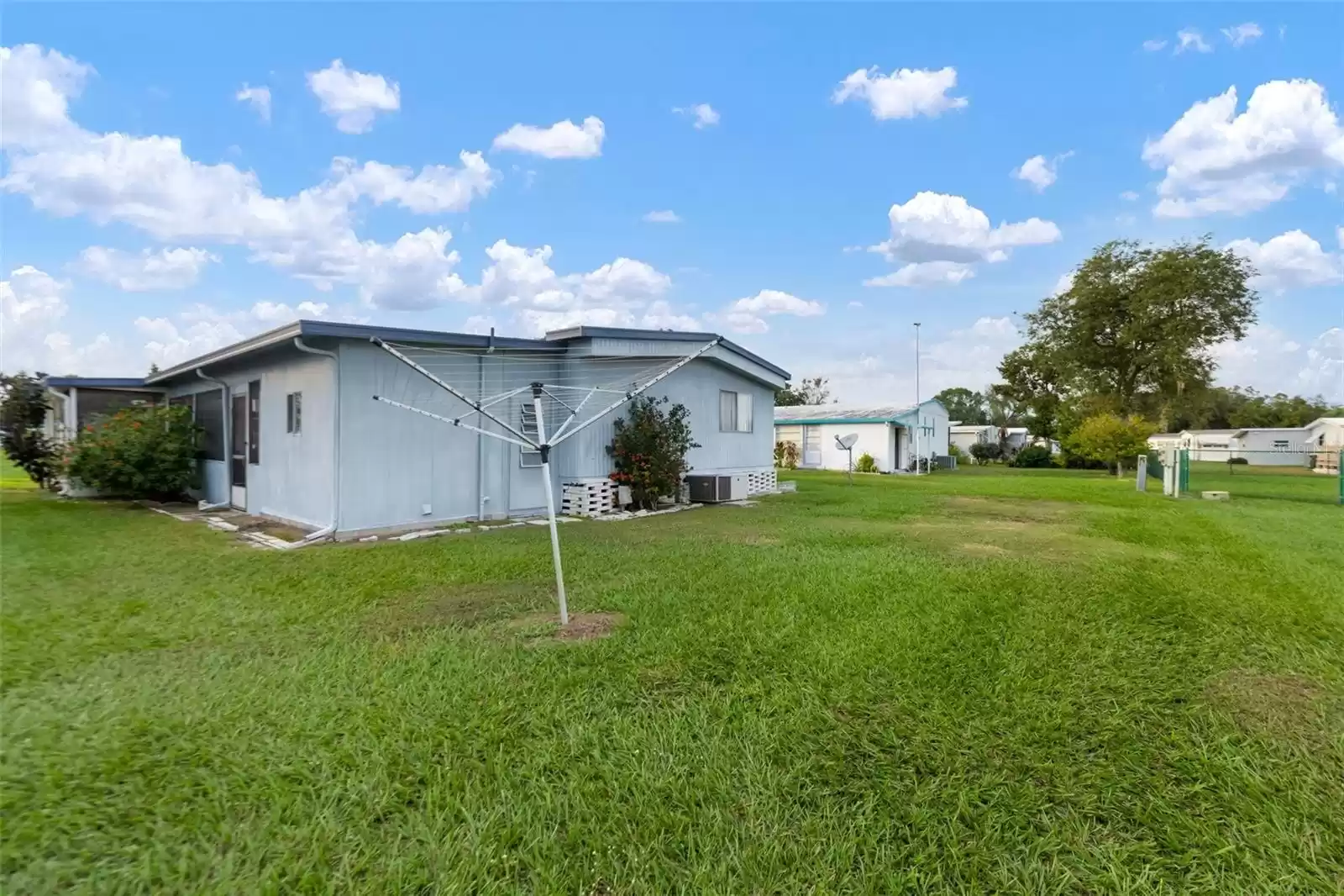 1610 REYNOLDS ROAD, LAKELAND, Florida 33801, 2 Bedrooms Bedrooms, ,2 BathroomsBathrooms,Residential,For Sale,REYNOLDS,MFRTB8323628