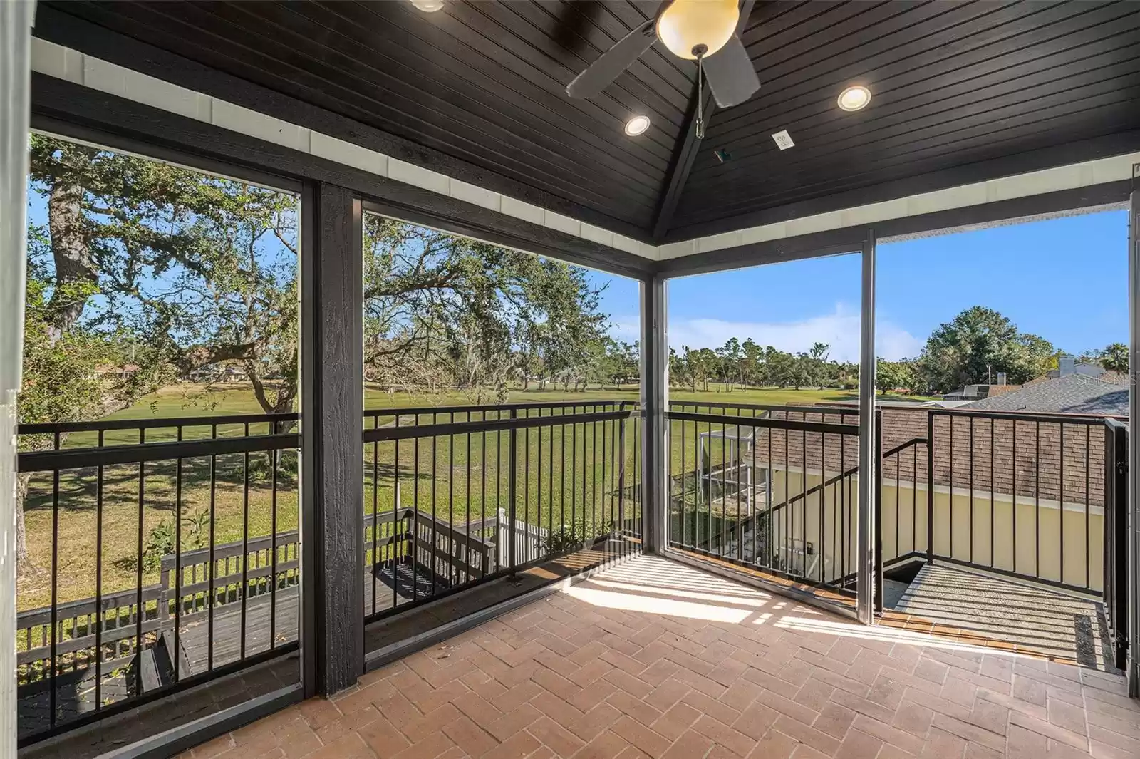 Screened balcony off of primary suite - golf course view