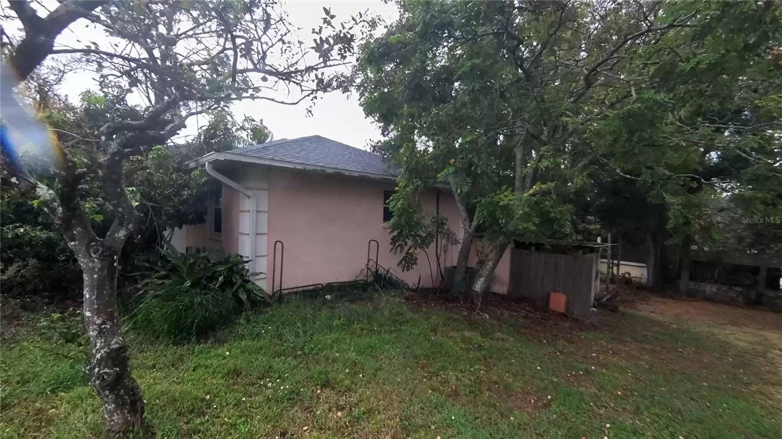 650 EAST AVENUE, CLERMONT, Florida 34711, 3 Bedrooms Bedrooms, ,2 BathroomsBathrooms,Residential,For Sale,EAST,MFRO6260118